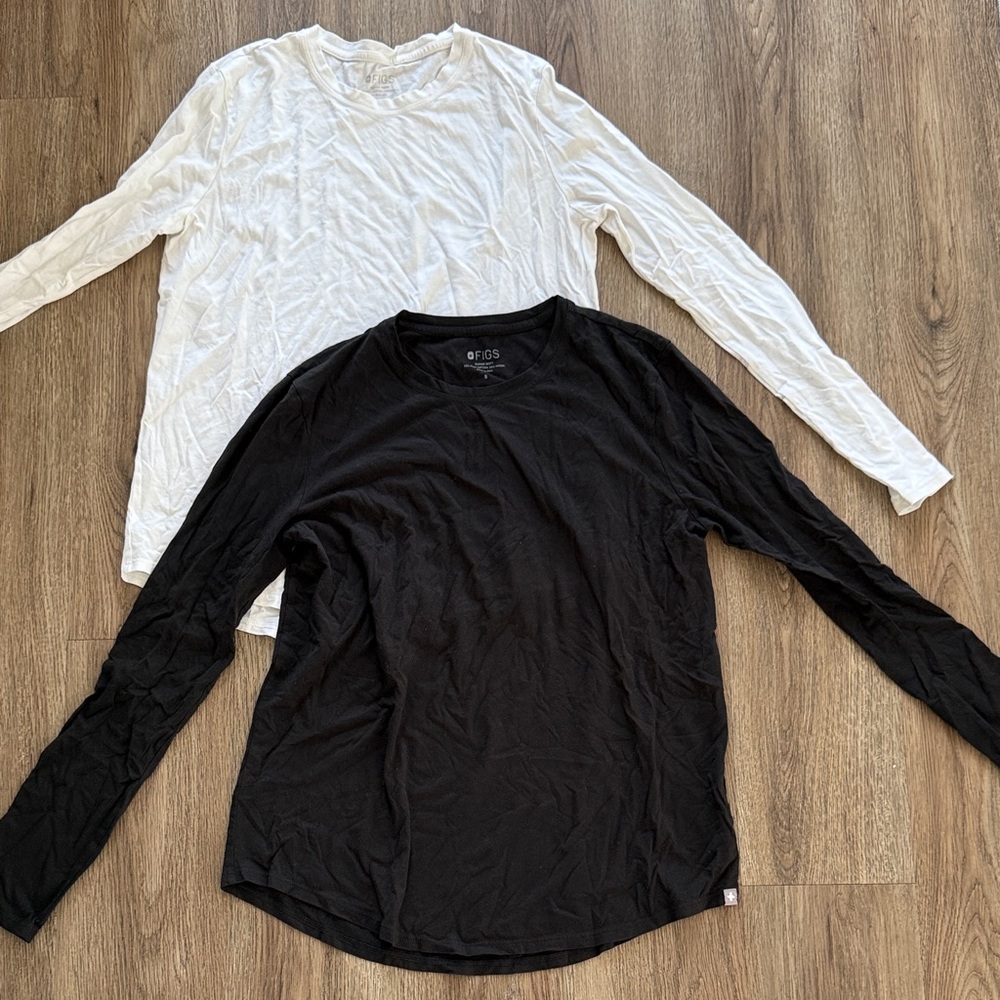 Figs Long Sleeve Tee Duo in Black and White